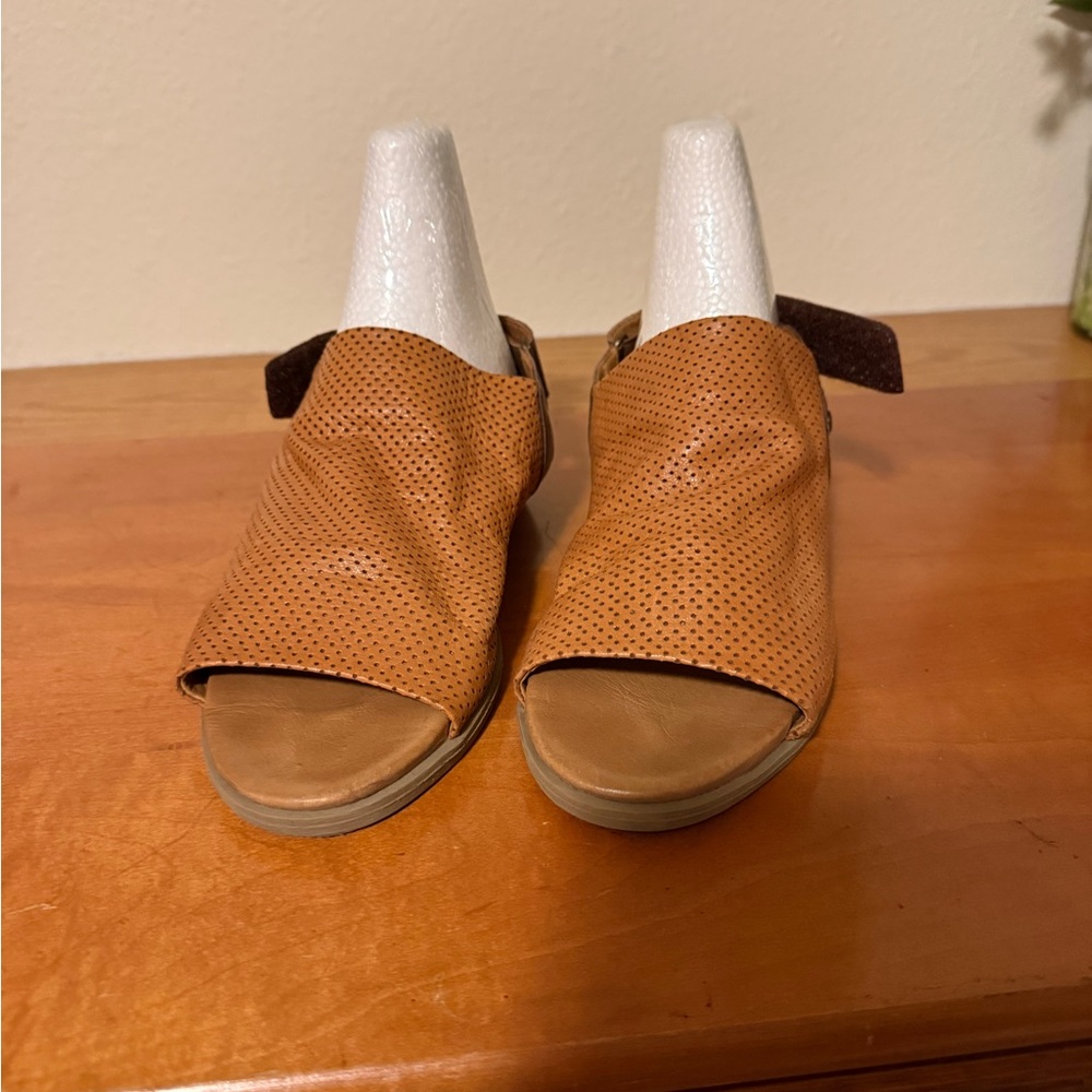 Spring Step Women’s Brown Perforated Open-Toe Sandals Leather - Picture 3 of 6